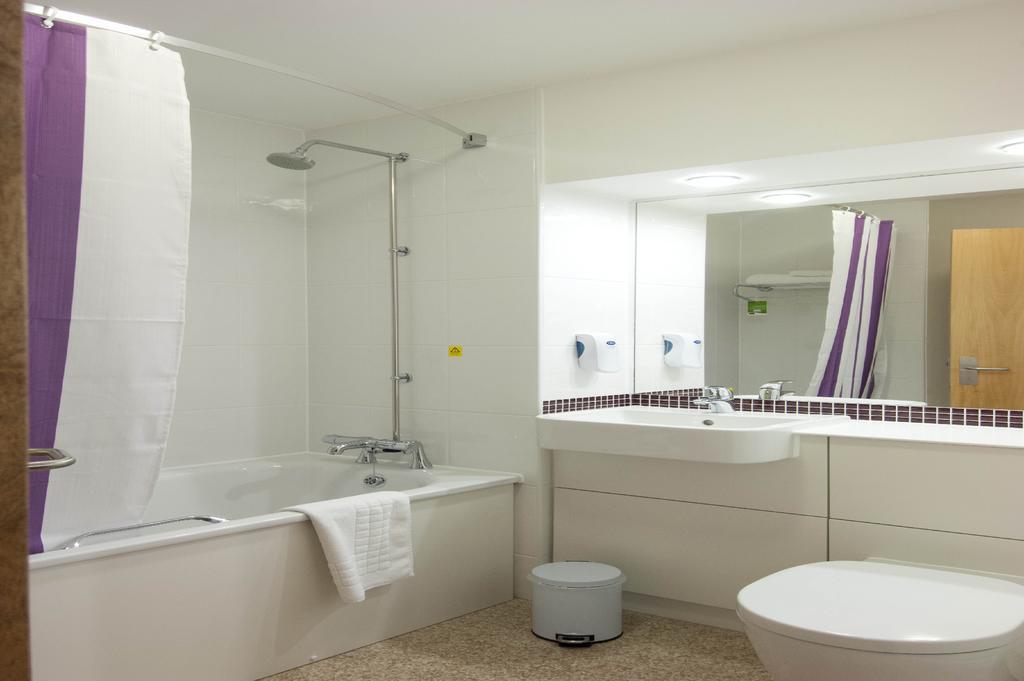 Premier Inn Stratford Upon Avon Waterways Buitenkant foto